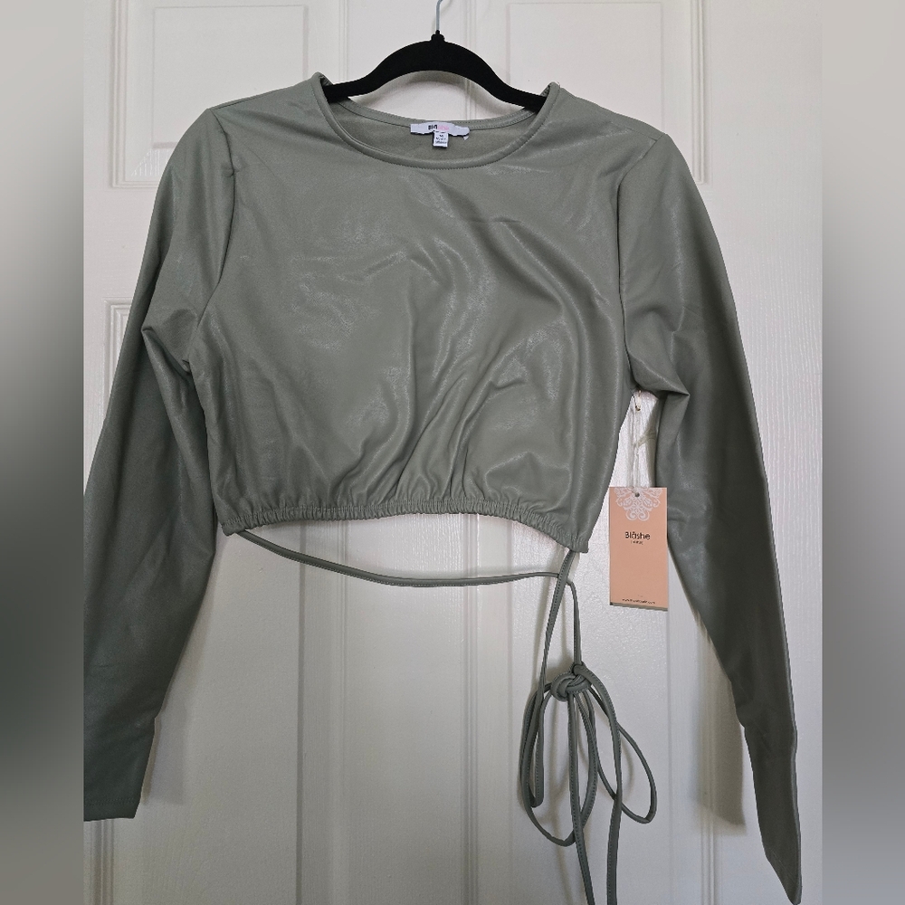 ✨️ Olive Green Crop Top ✨️
